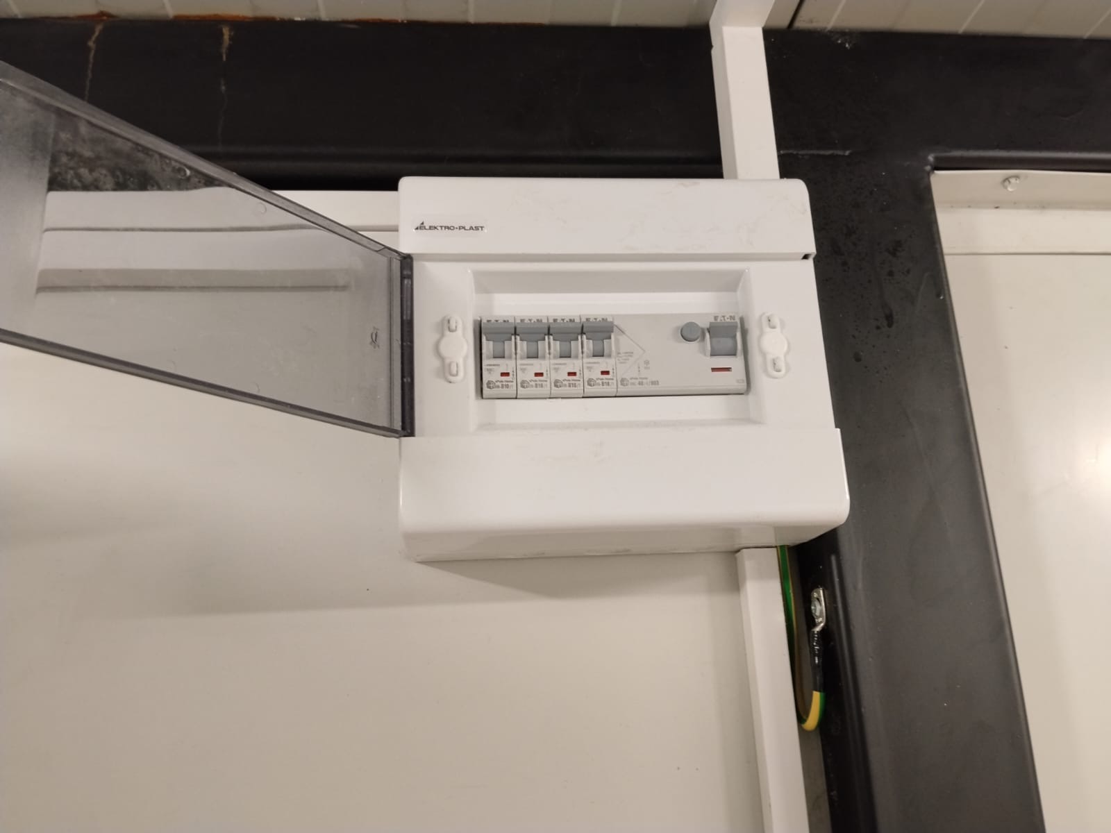 5408c9a8 3bf1 4f3b 8fb1 333feb32e876